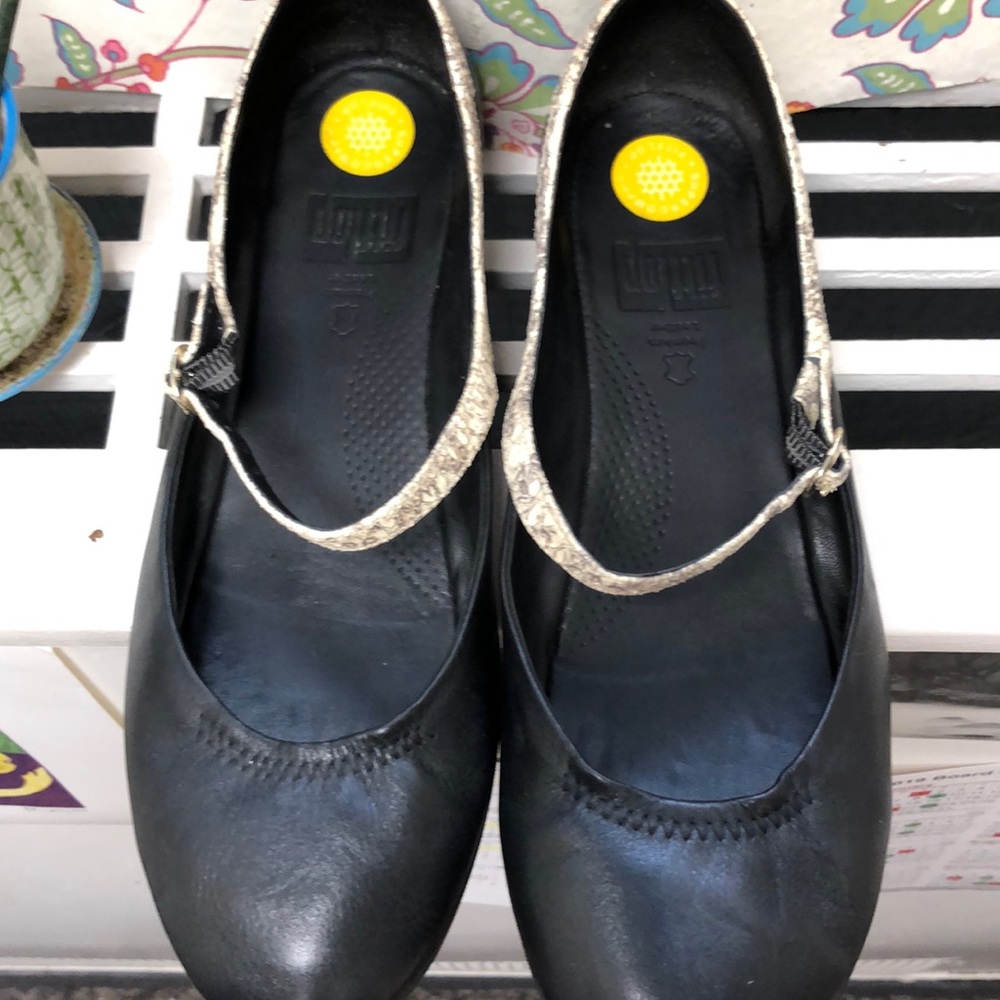 Fitflop Mary Janes! Cute and comfy. - Picture 2 of 7